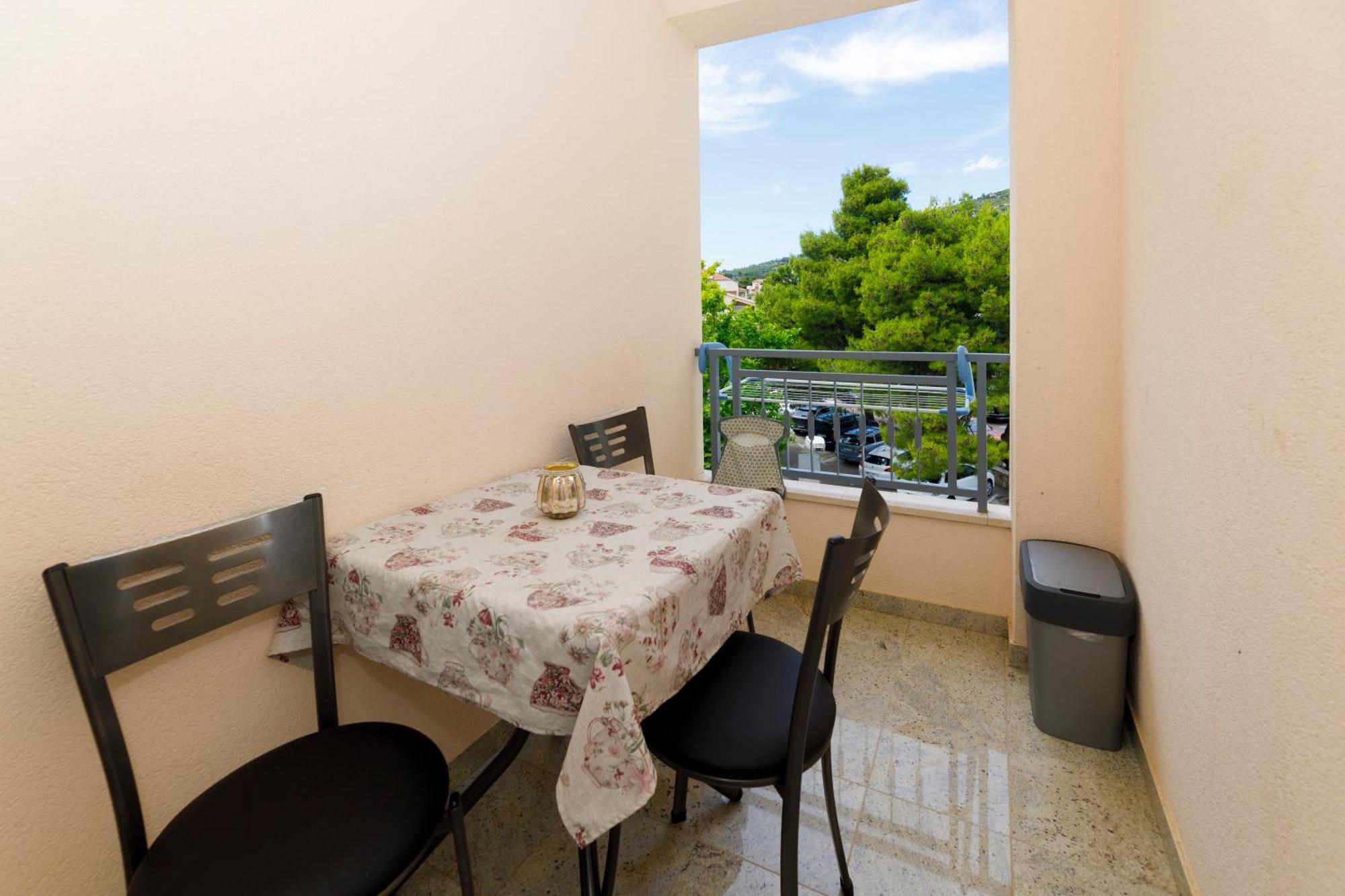 Villa Alesa Tucepi Bagian luar foto