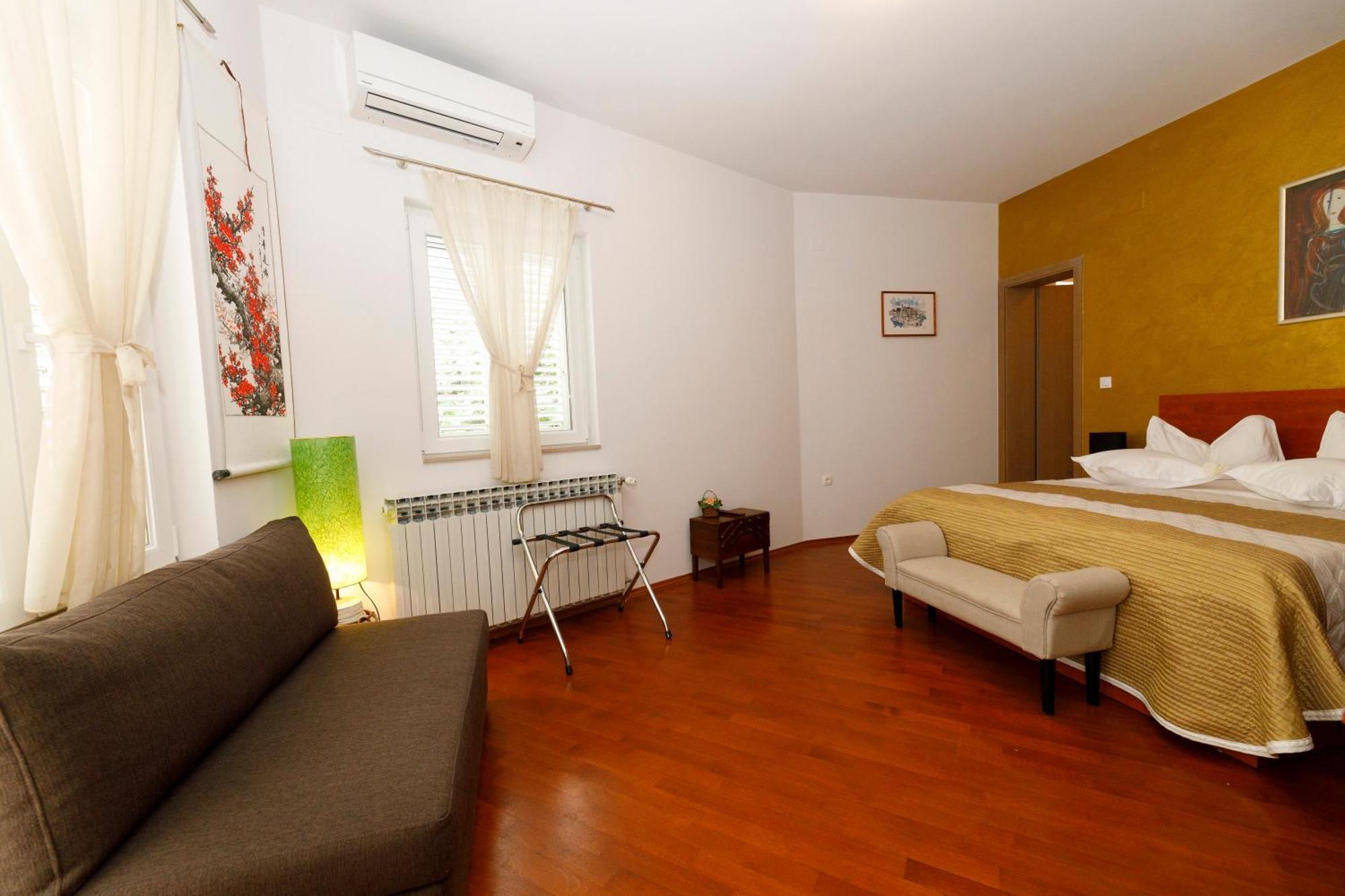 Villa Alesa Tucepi Bagian luar foto